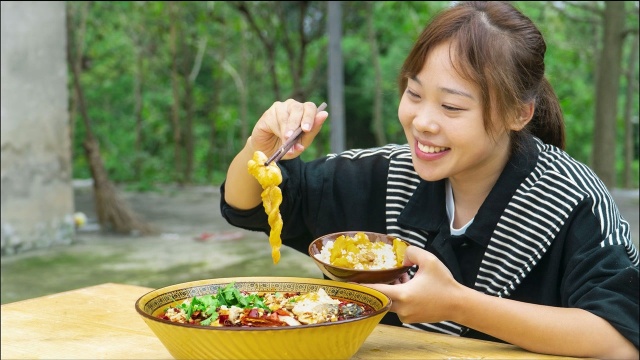 秋妹今天做豆花鱼,地道的川味美食,滑嫩鲜美开胃下饭