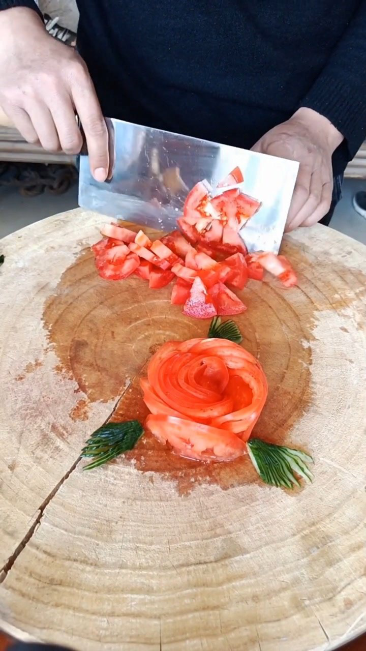 西红柿玫瑰花的花式切法,学会了能让你的菜品更上档次