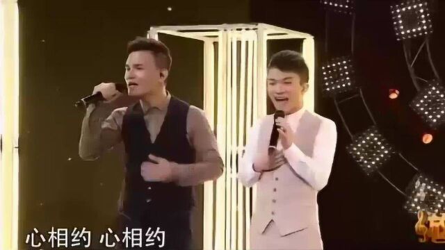 周深李维深情演唱《相约1998》,一出场全场尖叫,太好听!