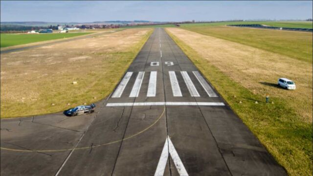 华夏航空一航班偏出跑道,官方通报事件分析:跑道积水、刹车偏晚