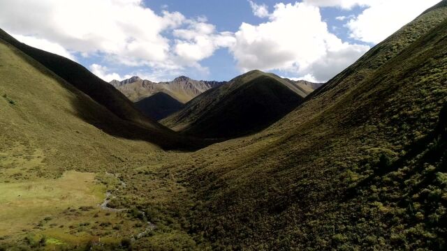 雅克夏深入雅克夏群山之中 山川景色浮现出中土世界的奇幻色彩