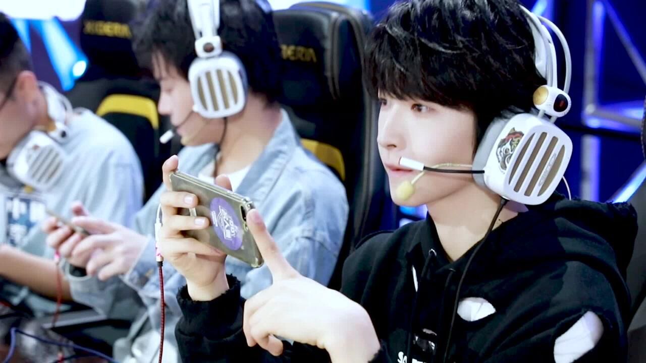 名人赛现场捕获演技小宇和电竞小宇!果然into1刘宇做什么都很优秀呢