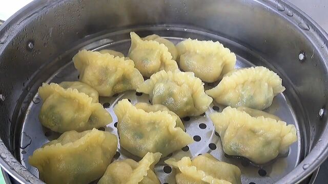 大厨教你黄金大饺的做法,表皮Q弹筋道、香甜可口!