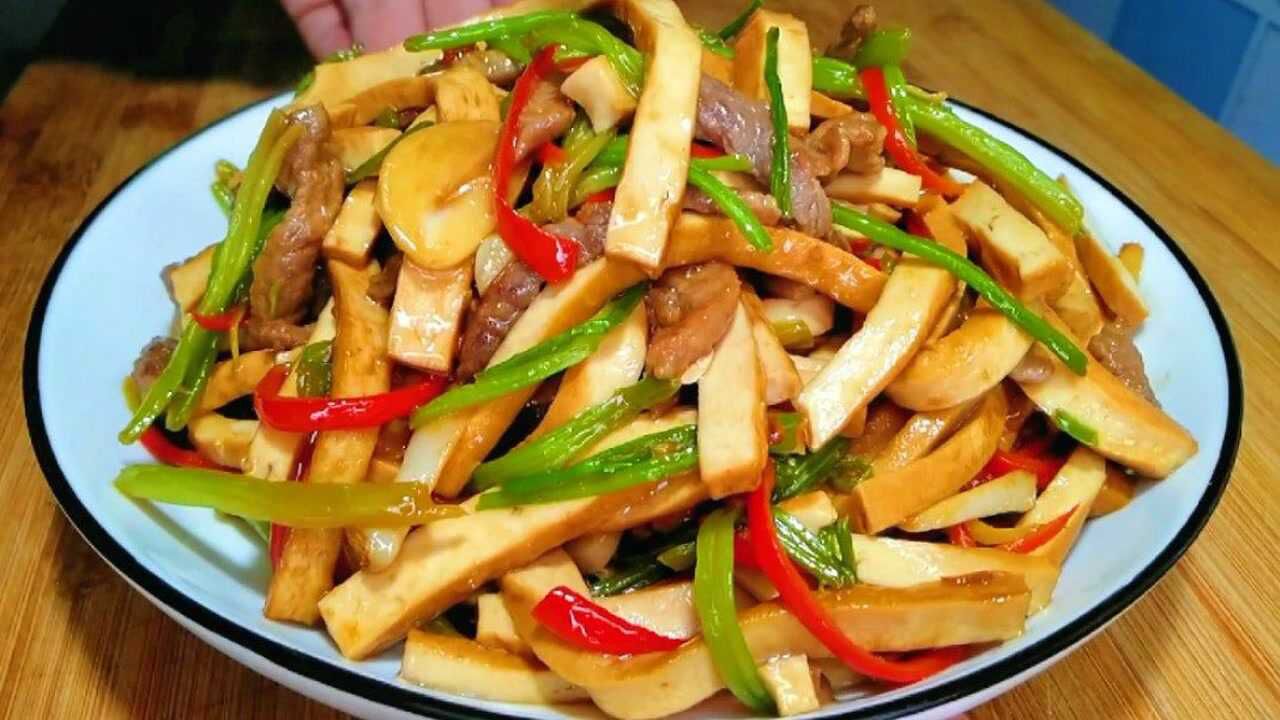 芹菜豆干炒肉丝这样做,芹菜脆嫩,豆干鲜香滑嫩,超级下酒下饭_腾讯视频