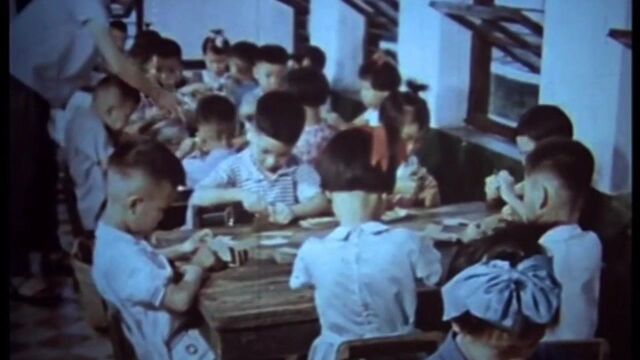 1965年学生学习各种知识技能,户外运动,实习的真实影像