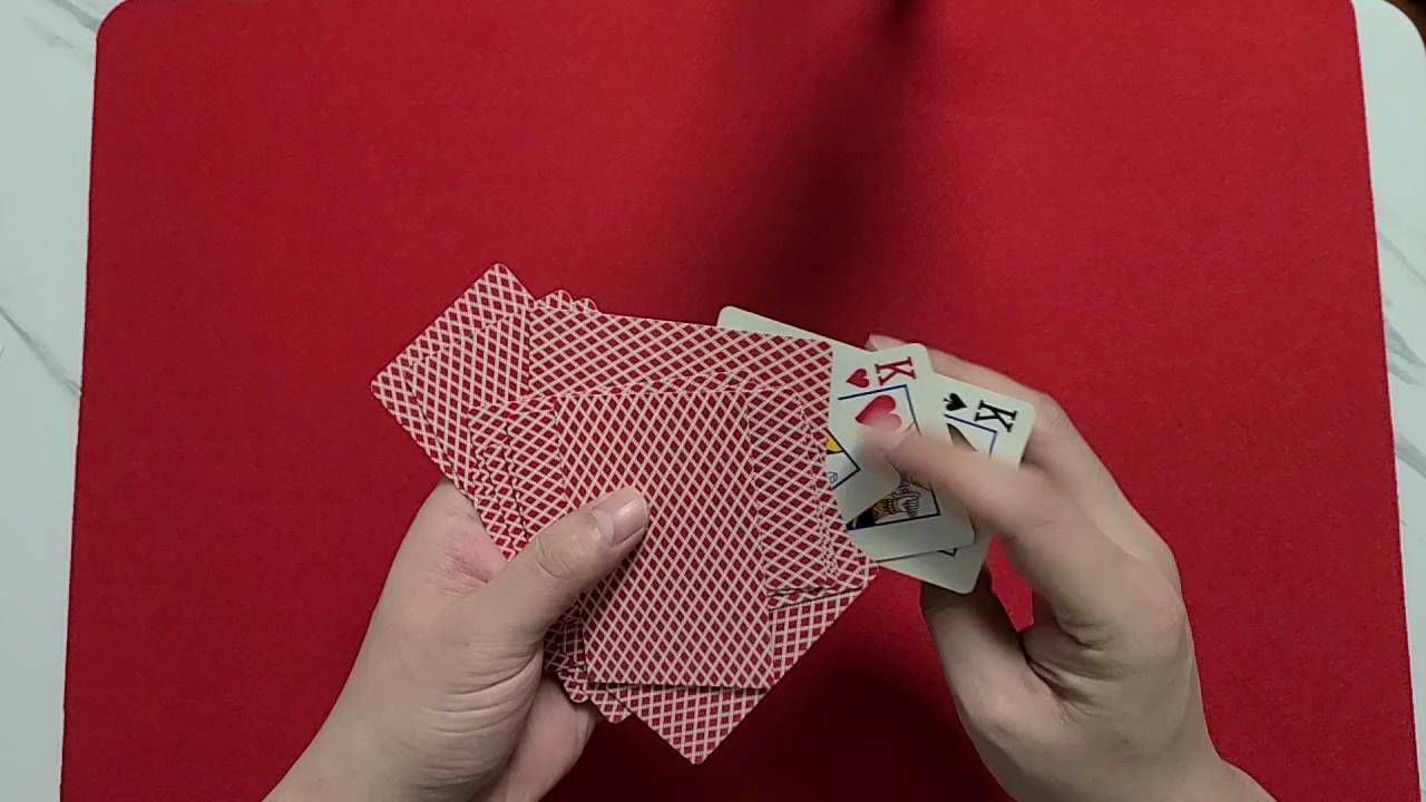 几种常见的发底牌手势牌技揭秘,很自然的扑克发底手法