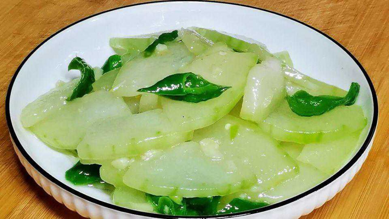 家常清炒冬瓜这样做,清甜爽口不出水,营养少油入味,减脂更健康