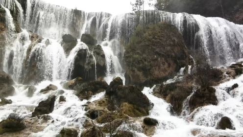 九寨沟最美的五大瀑布之一，珍珠滩瀑布是84年西游记的取景地。