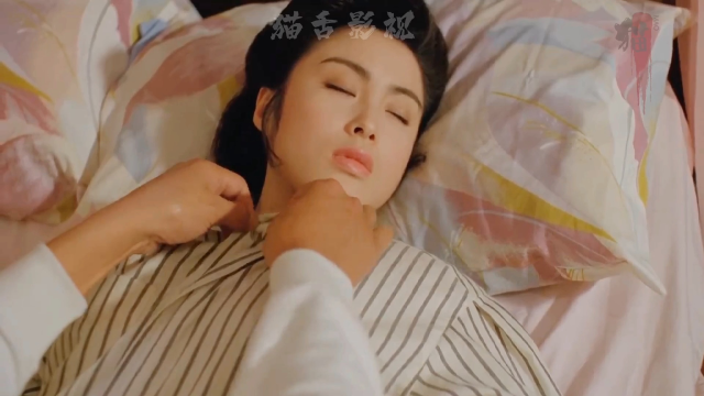 新精武门:张敏被大师兄迷晕,准备打扑克被星爷撞见坏好事,反被大师兄