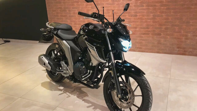 雅马哈250街车声浪展示,颜值颇高,2.35万配abs,油耗仅2.