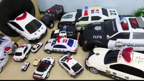 警车玩具系列：不同大小的赛车汽车警车玩具玩神奇赛道