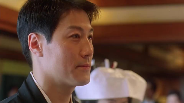 朱茵用身体挡子弹,古天乐飞牌干掉狙击手,可惜老婆还是没救了