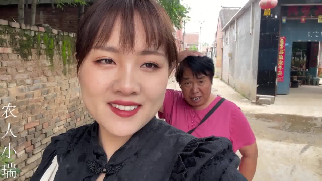 小瑞全家打扮参加表弟婚礼,新娘1米7大长腿肤白貌美,新郎官真帅