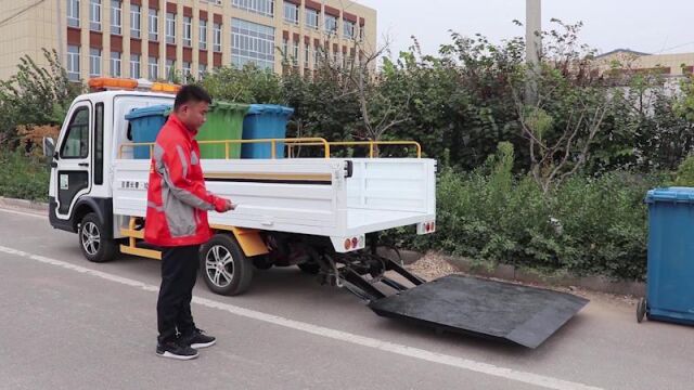 八桶式垃圾清运车,纯电池动力,可以同时运输八个240L的垃圾桶,其液压升降围板可以遥控升降,可同时提升两个垃圾桶和一个工作人员,车辆体积小社区...