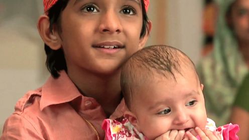 七岁男孩喜当妈，学习各种照顾婴儿的技能！印度剧 