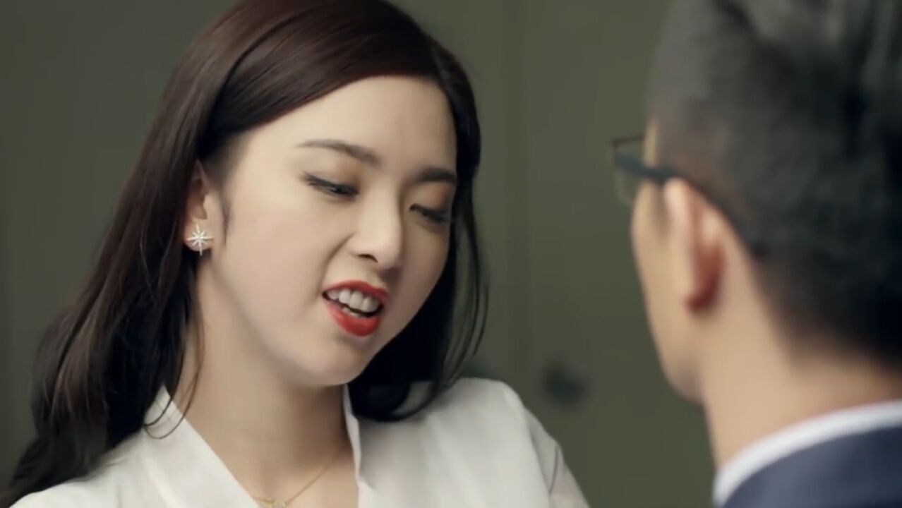 刀锋下的替身：美女奉命勾引男人，小伙眼睁睁看着，一点办法没有。_腾讯视频