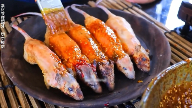 越南硬核美食,可乐烤老鼠,这样吃老鼠的样式打破你的想象