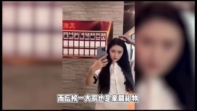 女网红直播撩骚遭男友殴打