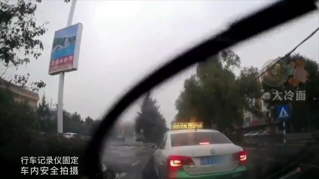 网爆吉林市私家车没给出租车让行,遭其恶意报复…