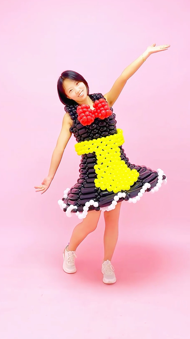 刚设计出来的气球服装你看中不中?