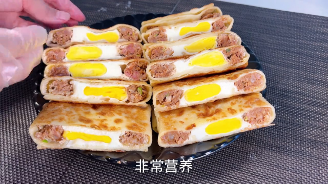 早餐别吃油条了,试试这个富贵饼,手不沾面,有肉有蛋,营养好吃