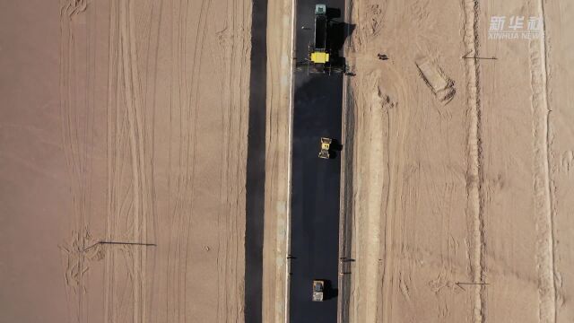 青海格茫公路扩建工程沥青路面全线贯通