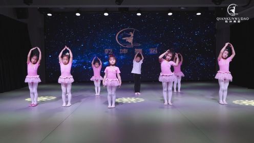 25、儿童舞蹈《有你就幸福》乾坤舞蹈2022金秋十月文艺演出