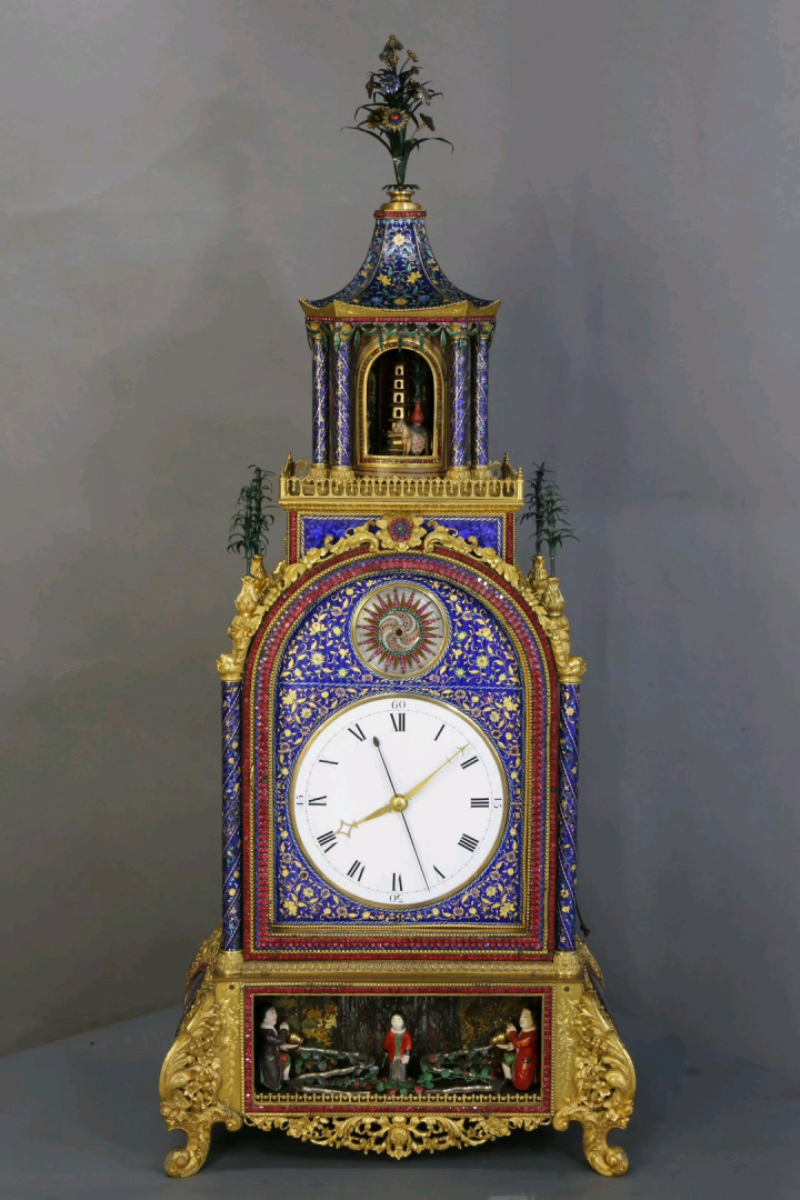 《我在故宫修钟表——广州钟表》——铜镀金太平有象转花音乐倒球钟重