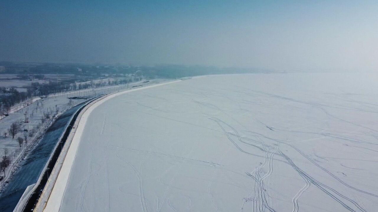 航拍新疆五家渠冬日青格达湖雪景_高清1080P在线观看平台_腾讯视频