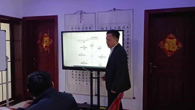 弘扬国学经典文化赵老师为学生授课