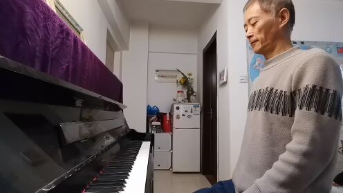 《清晨听见公鸡叫》（即兴演奏：大叔钢琴）
《清早听到公鸡叫》又叫《清晨》由赵树海作词，王梦麟作曲，台湾校园歌曲，发行于1982年。