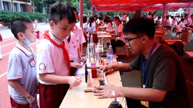 广州一小学开展科技嘉年华活动,学生实践中体验科技创新乐趣