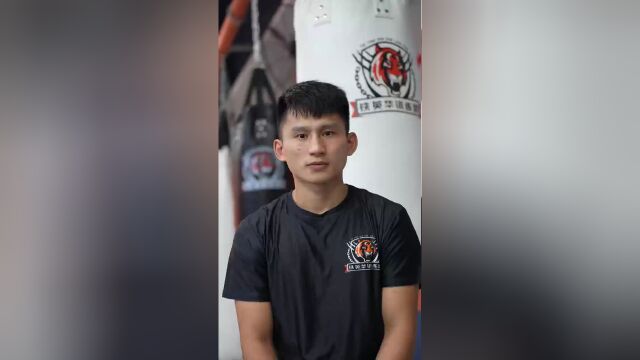 心中有光李联邦复出参加绿林山英雄大会