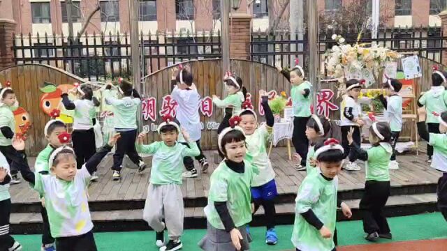 瑞安市朝阳幼儿园诺A《我和春天在一起》