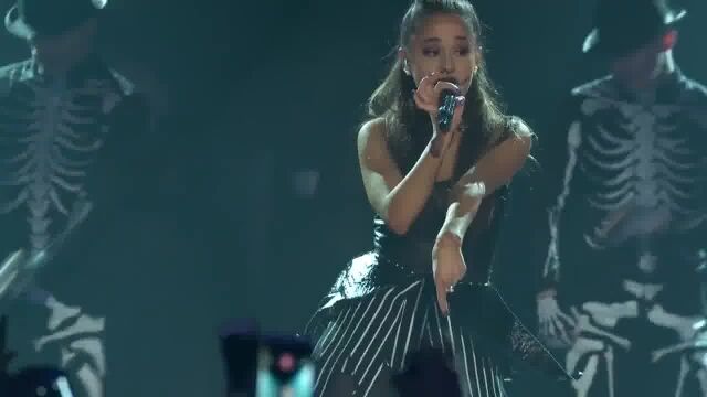 A妹Ariana Grande,万圣节经典现场《Break Free》 女神气质无法阻挡