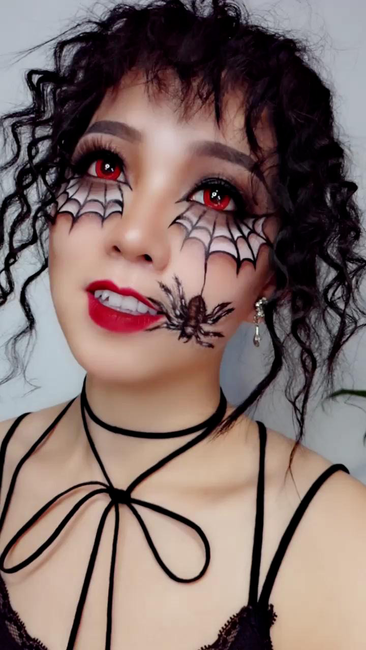 手绘蜘蛛妆教程