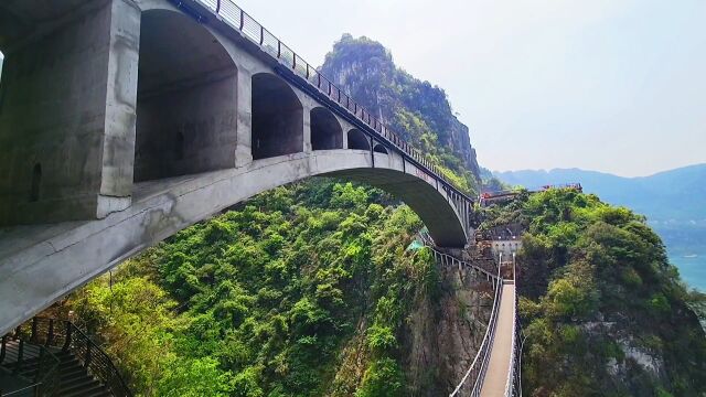 焕然一新的G348三峡旅游走廊