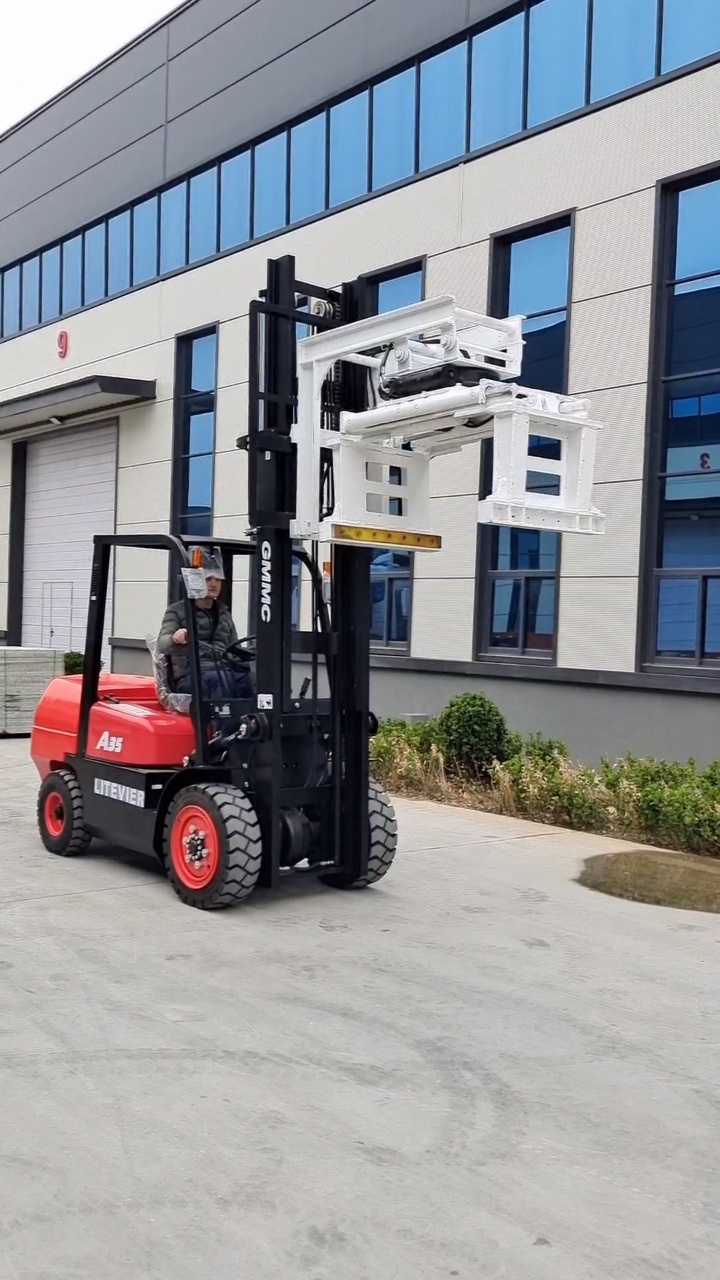 叉车安装旋转抱砖机,抱夹尺寸可定制