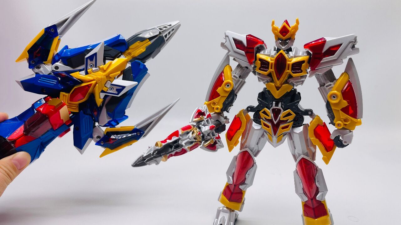 钢铁飞龙4时空战记变形机甲战士,烈焰刃王变形烈焰轩辕剑!