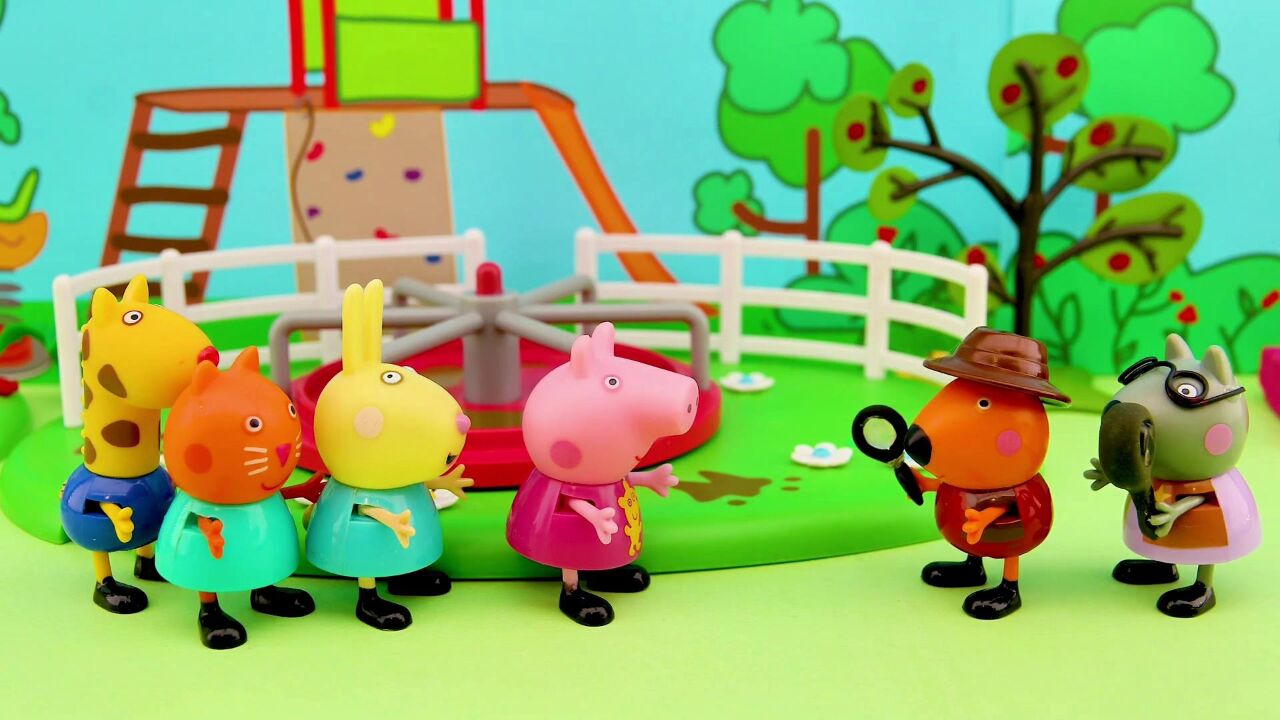 小猪佩奇的泰迪熊在游乐园不见了,丹尼和弗雷迪来帮忙,亲子过家家玩具