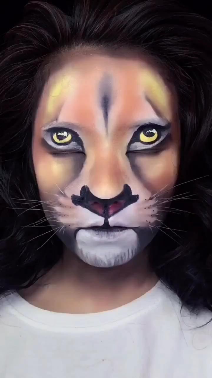 手绘创意狮子妆