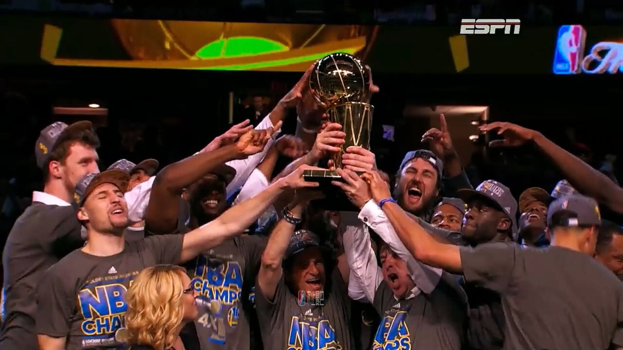 15年库里率领勇士首夺总冠军,一哥场均16分拿fmvp