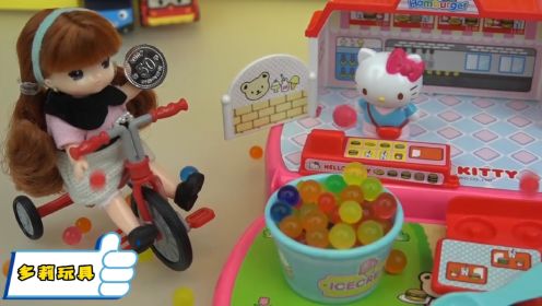 趣味玩具：凯蒂猫在甜点店忙活的一天，快下班了还要拆惊奇蛋！