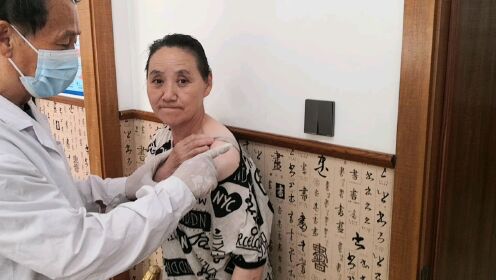 齐齐哈尔市解放门医院张立群65岁中医正骨手法治疗肩关节脱位