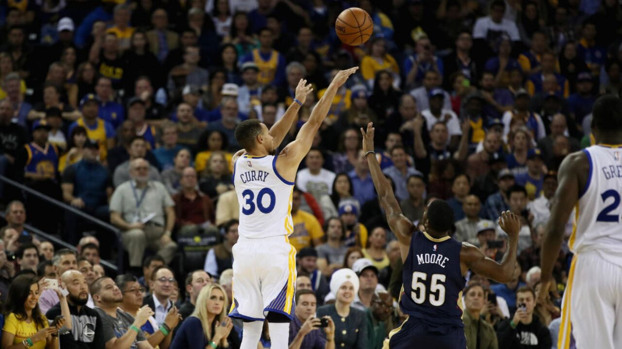 七年前的今天!库里投进13记三分打破nba三分纪录 浓眉现场看呆