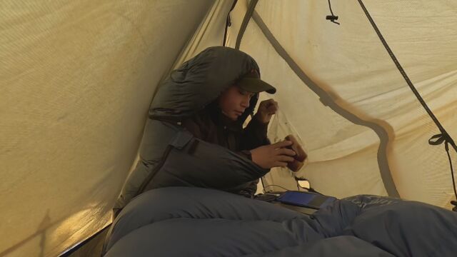 冬季骑行内蒙古,翻山越岭傍晚来到卓资,零下12度户外露营冻直腿