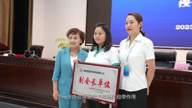 首批“执业信息卡”发放!贵阳市房地产经纪人员将挂牌上岗