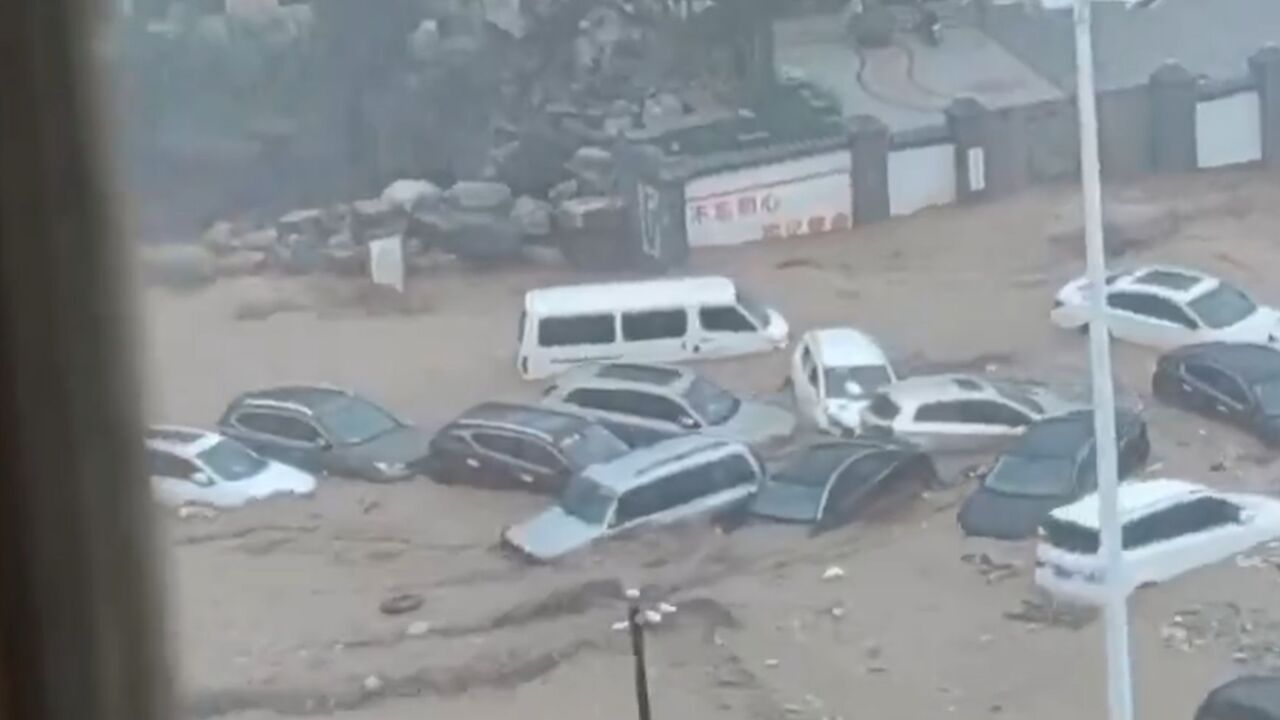 京津冀暴雨仍在加强：门头沟山洪暴发冲走大量汽车石太线铁路桥被冲断_高清1080P在线观看平台_腾讯视频
