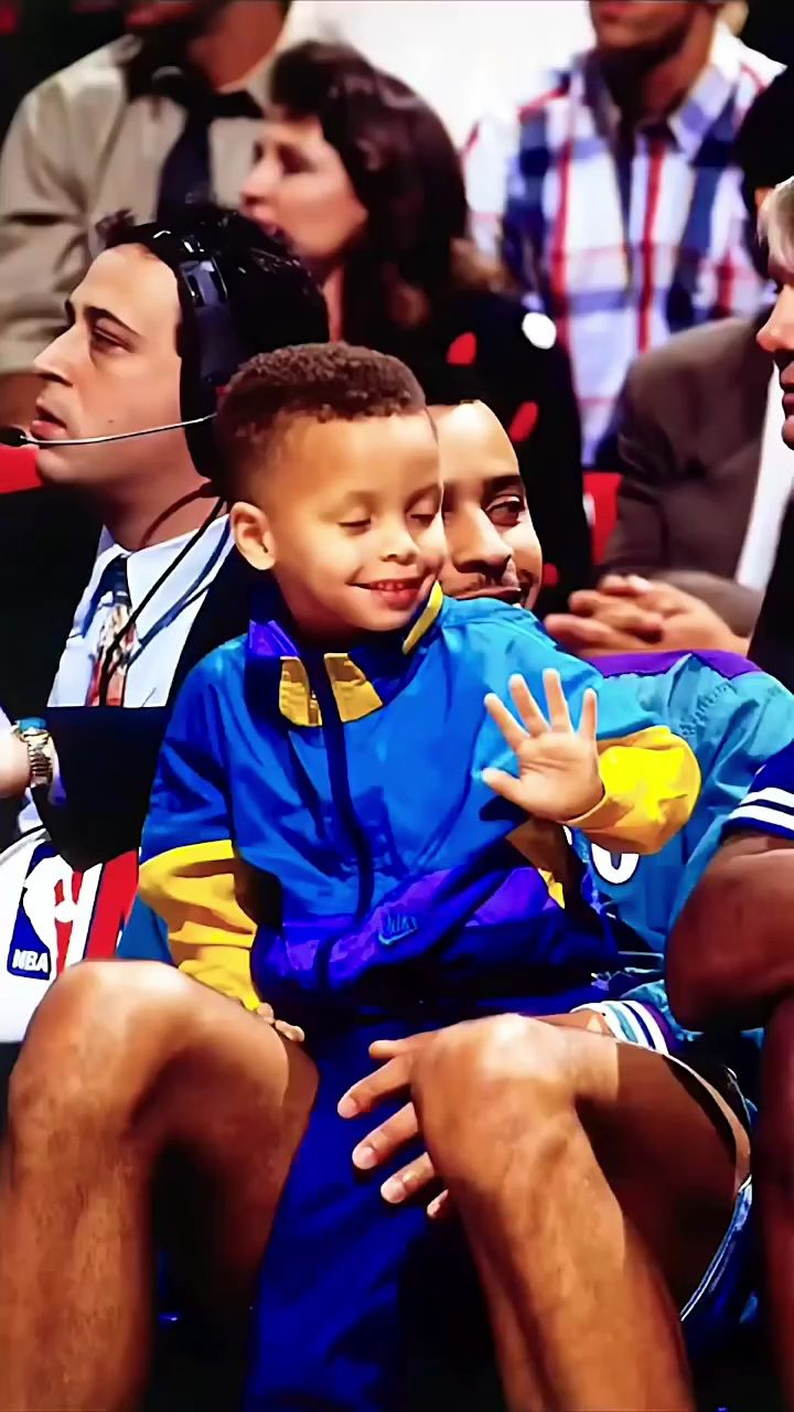 小时候库里和儿子肉浓也太像了吧#库里#铁铁的nba特辑#勇士