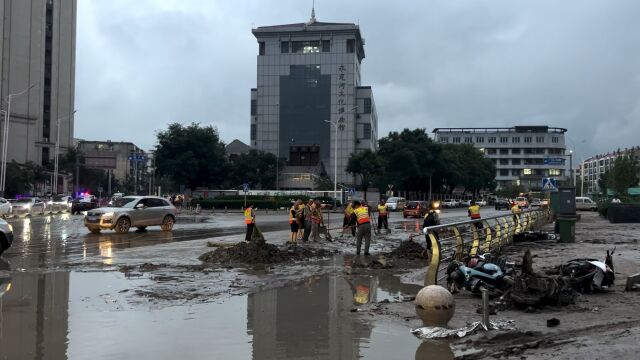 外卖员讲述门头沟暴雨:送完第一单水冲过来,有同事被困洪水中